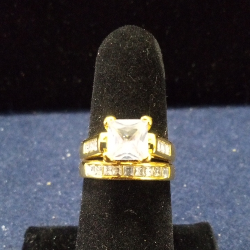 Elegant Goldtone Moissanite Ring Set Size 7